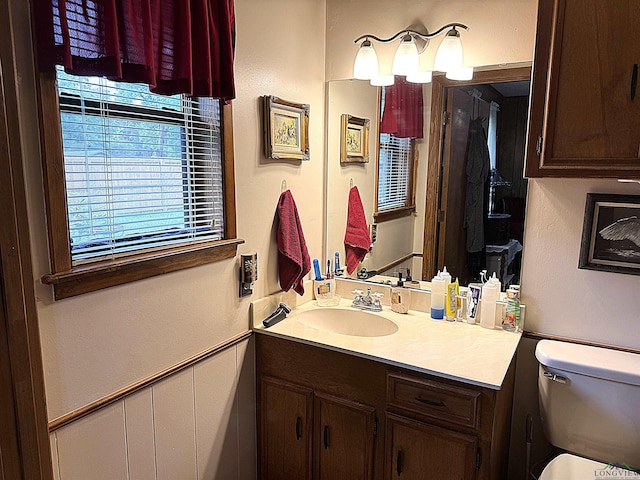 906 Misty Ln, Atlanta, TX 75551 - bathroom featuring vanity and toilet