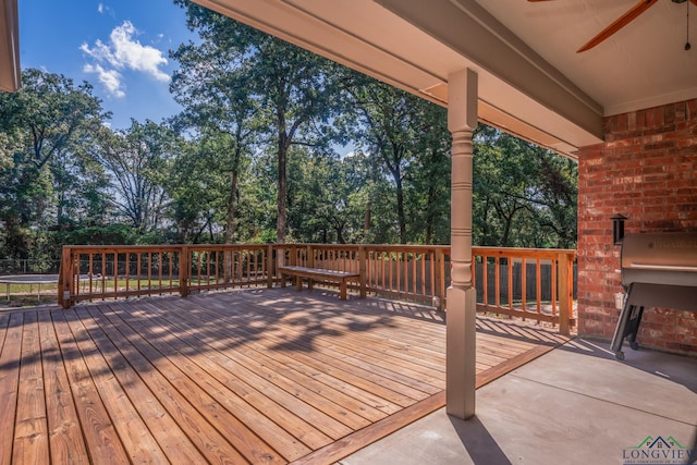 deck with ceiling fan