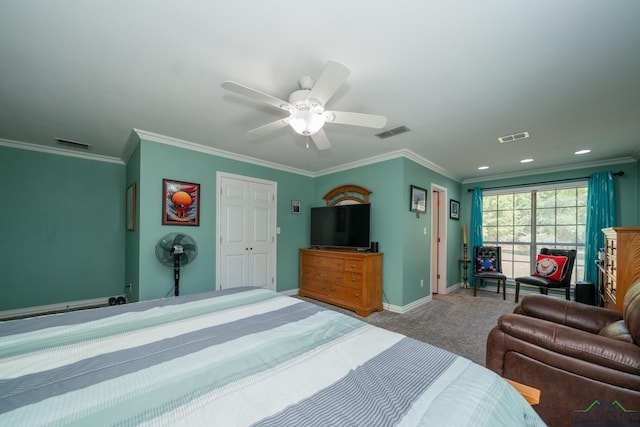 bedroom with ceiling fan, a closet, carpet floors, and crown molding