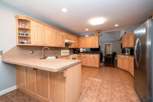 kitchen with light brown cabinets, sink, stainless steel appliances, backsplash, and kitchen peninsula