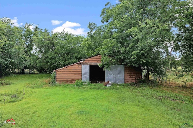 154 County Rd 117, Carthage, TX 75633 - view of grassy yard with an outdoor structure and a pole building