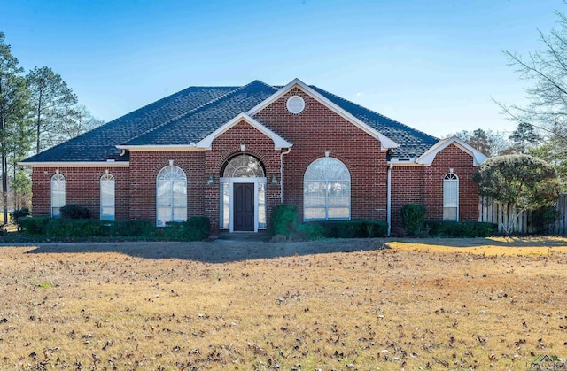 view of front of property with a front lawn