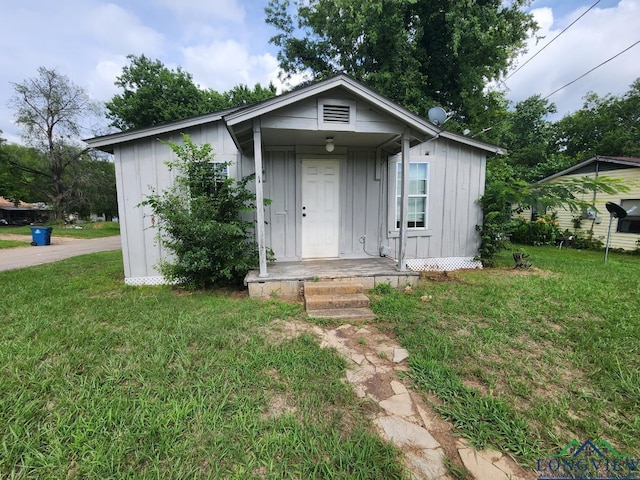 view of front of property with an outbuilding and a front lawn