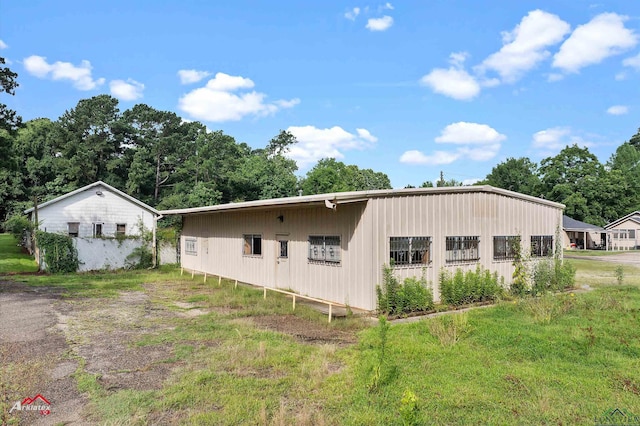 707 Willow St, Carthage, TX 75633 - view of side of property