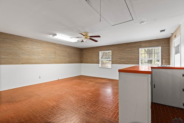 empty room with ceiling fan and sink