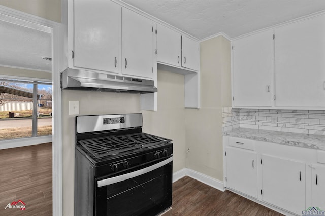 kitchen with dark wood-type flooring, stainless steel range with gas cooktop, ornamental molding, a textured ceiling, and white cabinetry