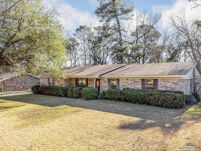 ranch-style house featuring a front yard