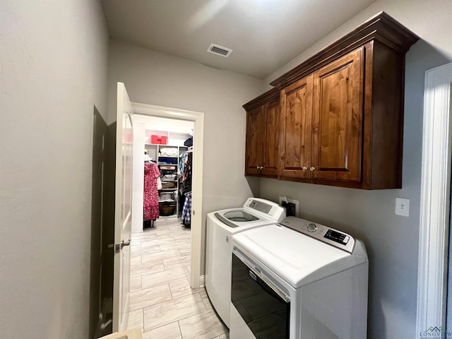 laundry room with cabinets and independent washer and dryer