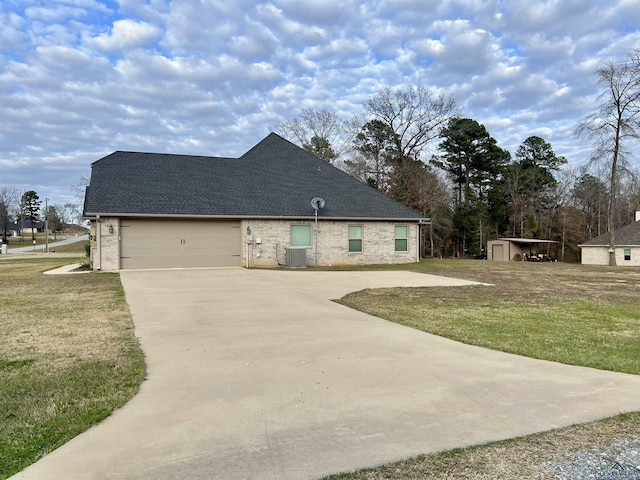 view of front facade featuring central AC unit, a front yard, and a storage shed