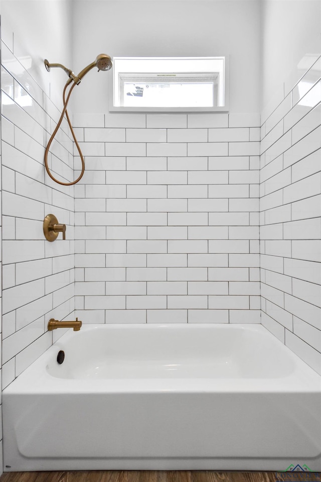 bathroom featuring tiled shower / bath