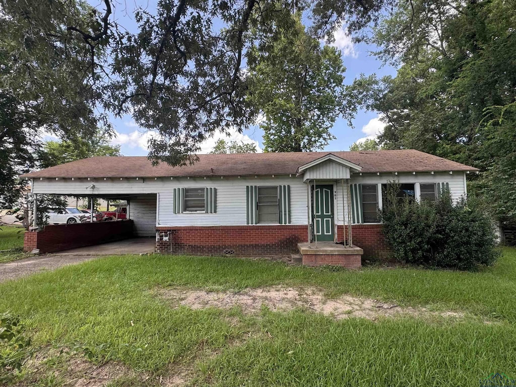 903 Mary Ave, Gladewater, TX 75647 - photo 1