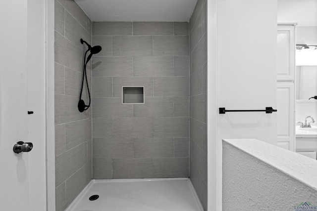 bathroom featuring sink and tiled shower