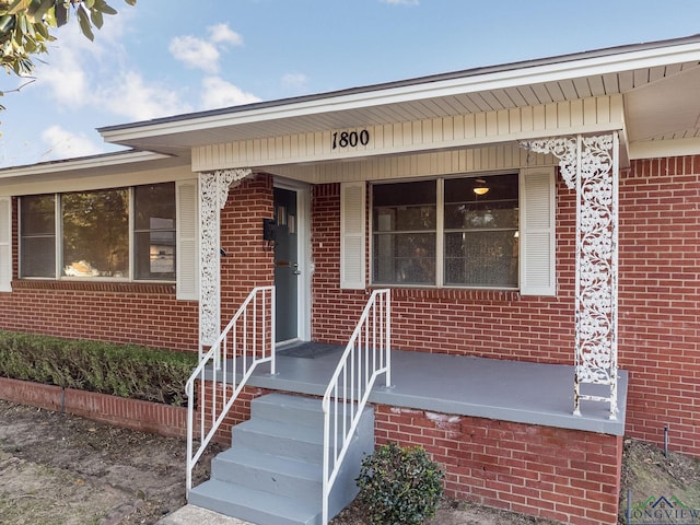 property entrance featuring a porch