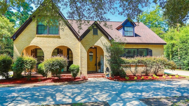 view of front of home with covered porch