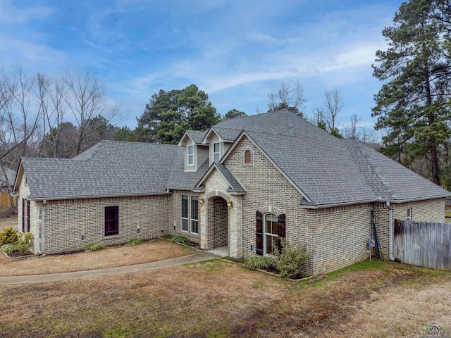 view of front of property with a front lawn