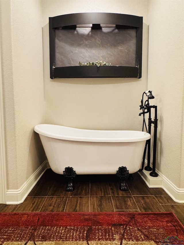 bathroom featuring a bathing tub