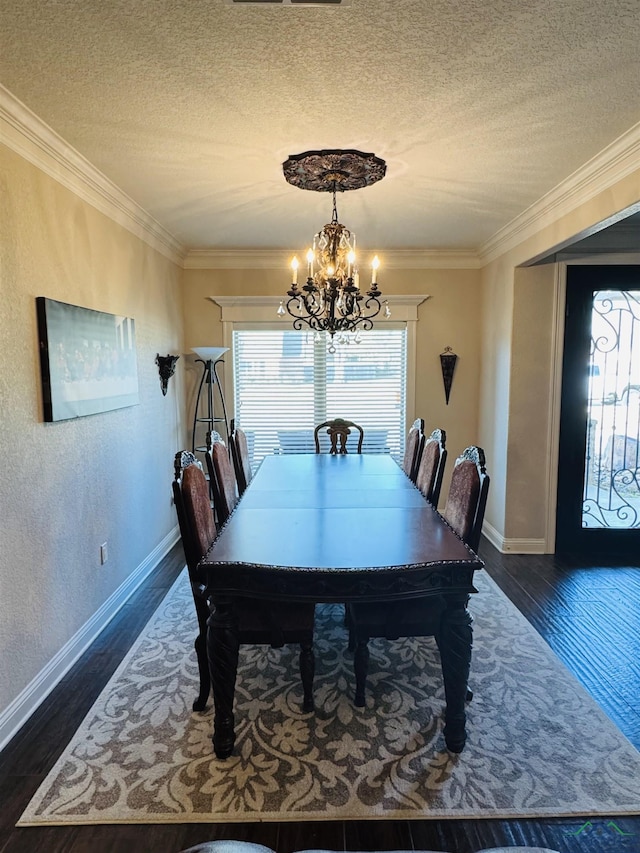 dining area with a textured ceiling, an inviting chandelier, dark hardwood / wood-style flooring, and crown molding