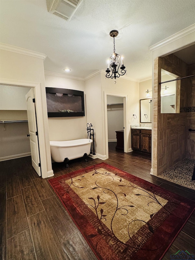 hall with crown molding and a notable chandelier