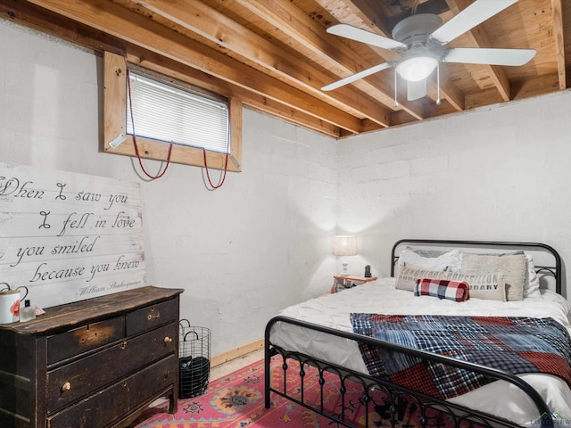 bedroom featuring ceiling fan