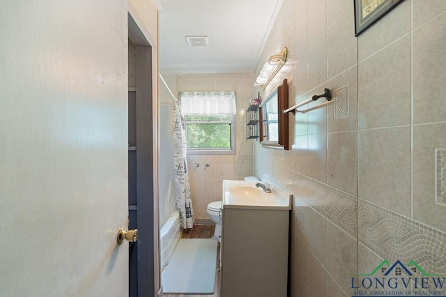 9819 US Highway 84e, Joaquin, TX 75954 - bathroom featuring tile walls, vanity, toilet, and shower / tub combo