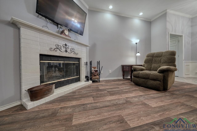 846 Edgewood Cir, Lindale, TX 75771 - living area featuring wood finished floors, a fireplace, crown molding, recessed lighting, and baseboards
