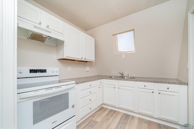 kitchen with a textured ceiling, under cabinet range hood, electric range, a sink, and light wood finished floors