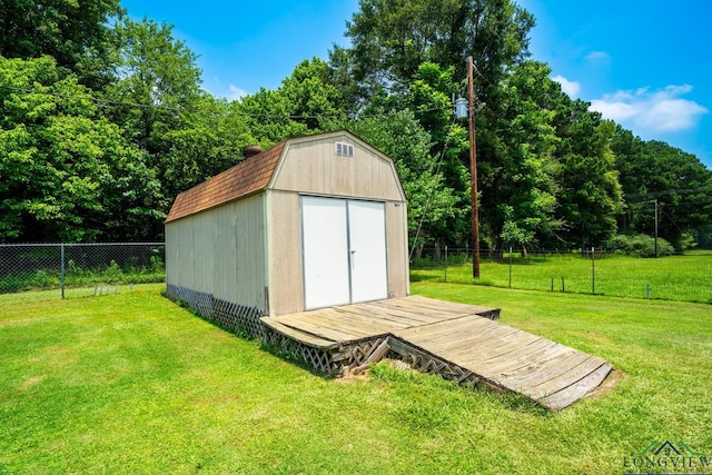 view of outdoor structure featuring a yard