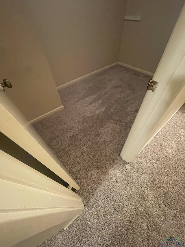 629 Baylor Dr, Longview, TX 75601 - detailed view of carpet and baseboards