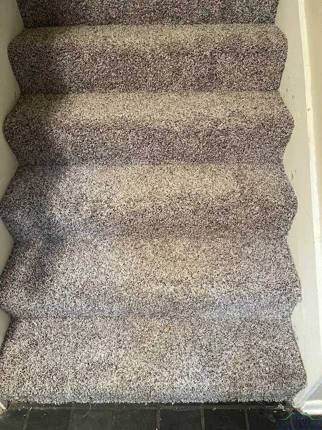 629 Baylor Dr, Longview, TX 75601 - view of staircase