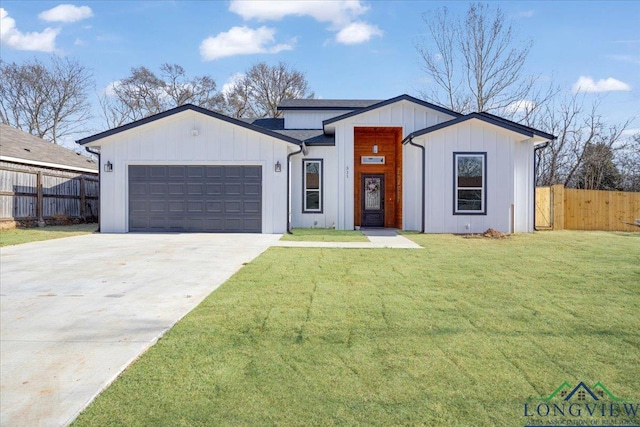 view of front of home with a front lawn, fence, a garage, and driveway