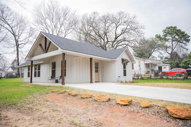 view of front of home featuring covered porch and a front yard