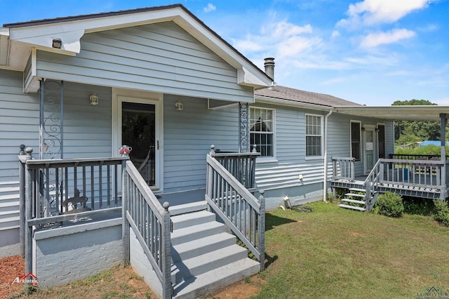 view of front of home with covered porch and a front yard