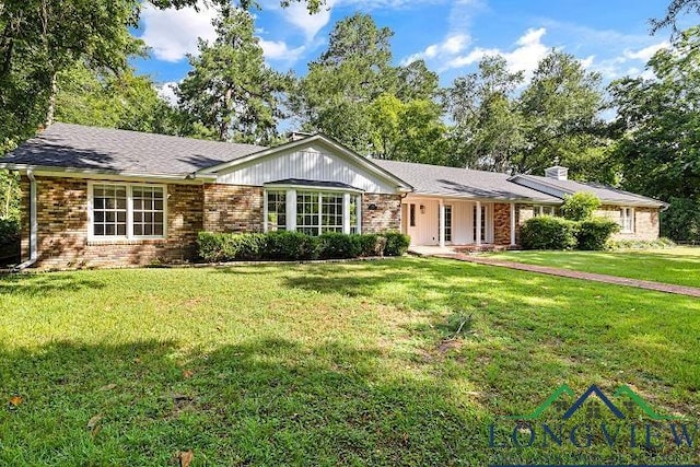 single story home featuring a front yard