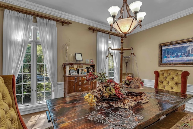 dining space featuring light hardwood / wood-style flooring, crown molding, and an inviting chandelier