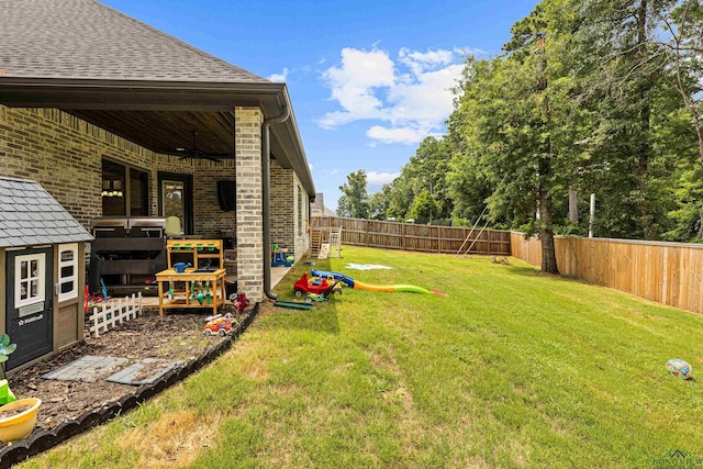 view of yard with ceiling fan