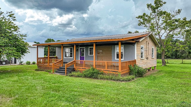 view of front of property featuring covered porch and a front yard