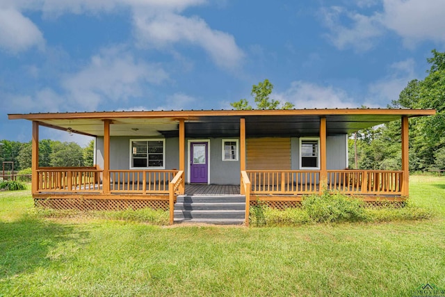 view of front of house with a front lawn