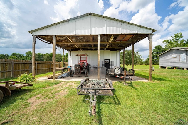 view of yard with an outdoor structure