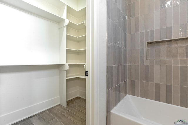 bathroom with tiled shower / bath