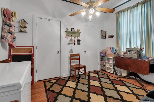 office area with washer / clothes dryer, ceiling fan, a healthy amount of sunlight, and light wood-type flooring