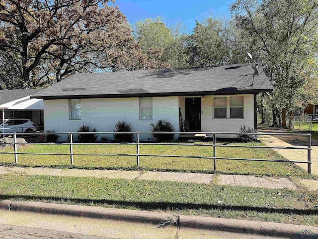 ranch-style house featuring a front lawn