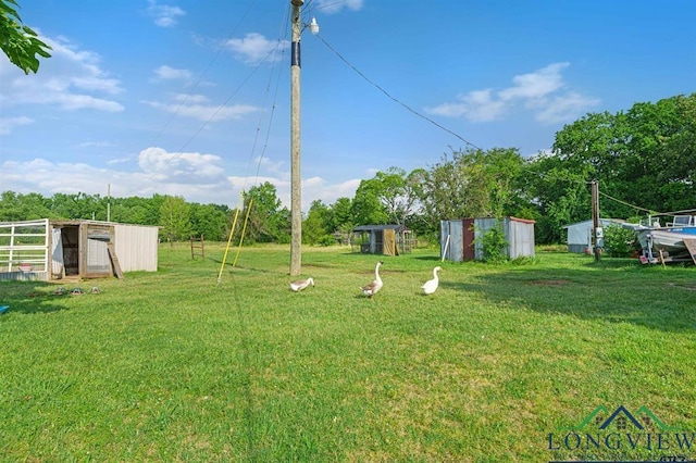 view of yard with a shed