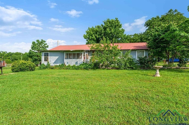 exterior space featuring a front yard