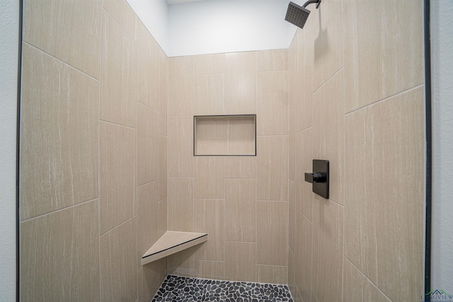 bathroom featuring a tile shower