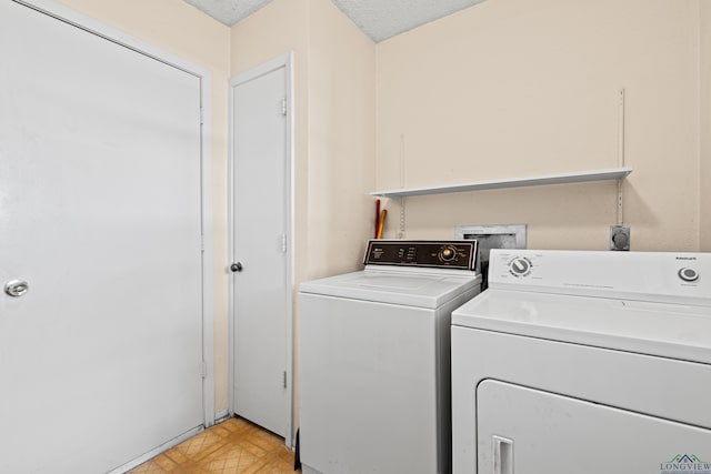 1205 Tiffany Ln, Longview, TX 75604 - laundry area featuring washer and dryer and a textured ceiling