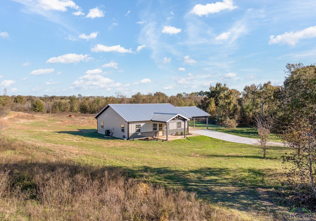 view of front facade featuring a carport, a front yard, and a deck