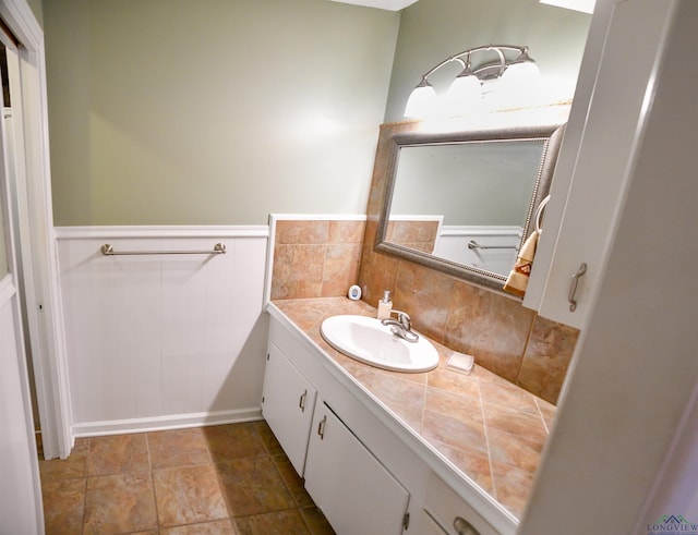 bathroom with vanity