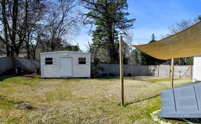 view of yard featuring a storage shed