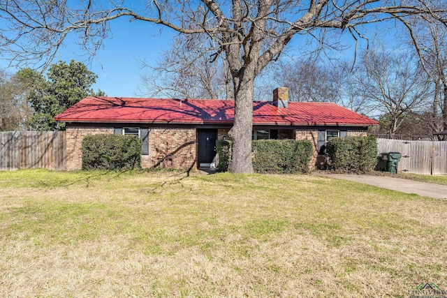 ranch-style home featuring a front yard