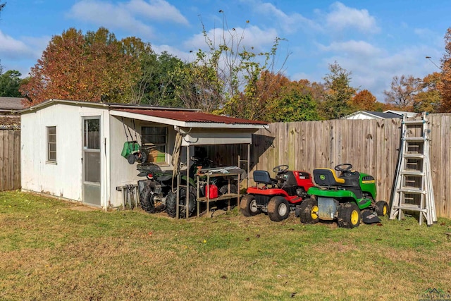 view of outdoor structure with a yard